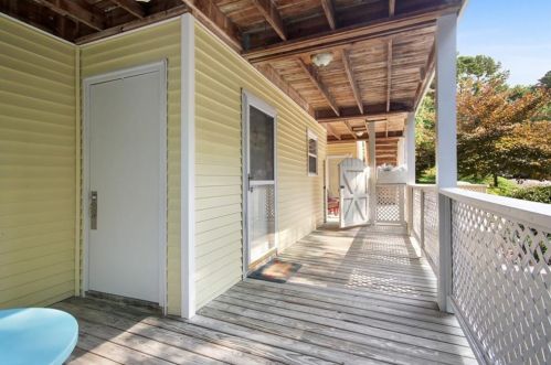 6808 Glenridge Dr, Atlanta GA  30328-2613 exterior