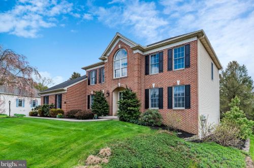 33 Derbyshire Dr, Carlisle, PA 17015-9260