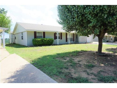 1215 Wade Wells Dr, Henryetta, OK 74437-2439
