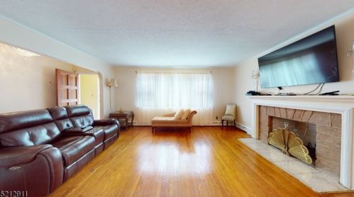 28 Essex Ave, Maplewood NJ  07040-1503 exterior