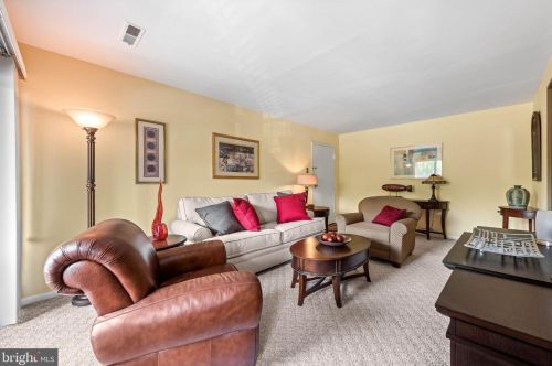 8318 Tobin Rd, Annandale, VA 22003-1241