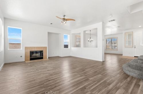 44015 Moccasin Pl, Lancaster CA  93536-6857 exterior