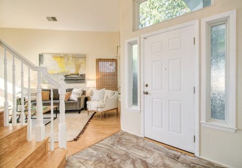 10153 Gatemont Cir, Elk Grove, CA 95624-1327