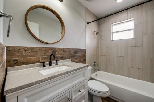 2211 Big Bnd Dr, Carrollton TX 75007-5801 exterior