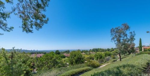 37 Blue Smt, Irvine CA  92603-0168 exterior