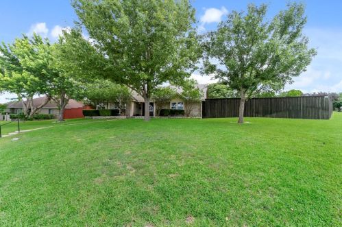 2625 Ramblewood Dr, Carrollton TX  75006-2113 exterior