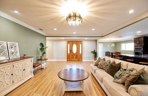 1344 Winn Dr, Upland CA  91786-5026 exterior