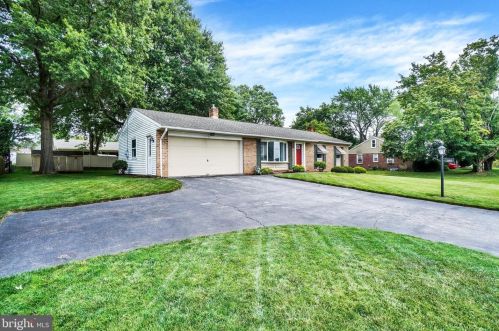 2165 Derry Rd, York, PA 17408-4117