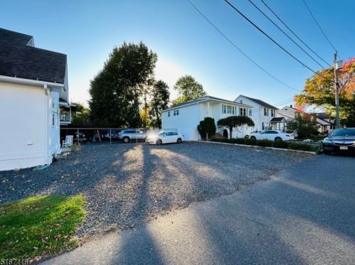 1793 2nd St, Scotch Plains, NJ 07076-1708