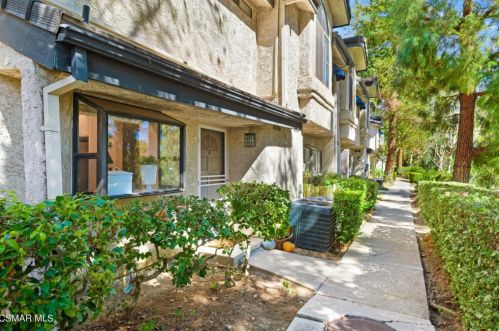 5704 Skyview Way, Calabasas, CA 91301-1684