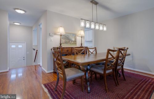 8816 Ridge Hollow Ct, Springfield VA  22152-1424 exterior