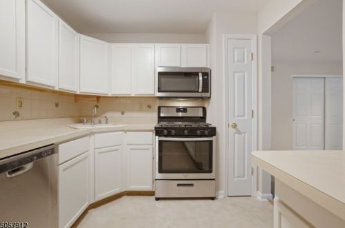 65 Crestview Ln, Mount Arlington, NJ 07856-1390