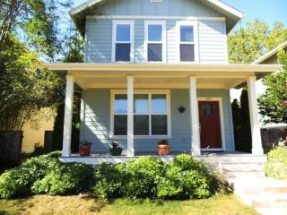 815 Kite Ln, Redding, CA 96001-3335
