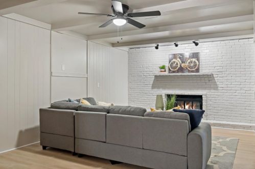 4801 Selkirk Dr, Fort Worth TX  76109-5043 exterior