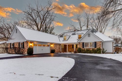 13 Mayfair Ln, Half Day, IL 60069-3224