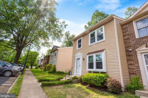 6820 Montivideo Square Ct, Falls Church, VA 22043-1656