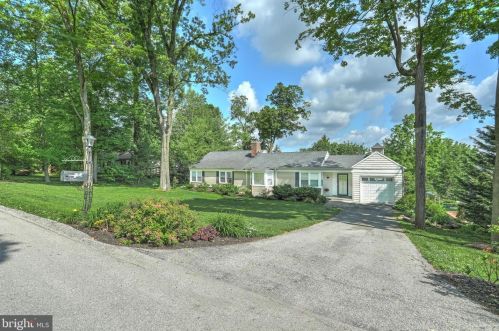 151 Woodland Dr, York, PA 17403-3631