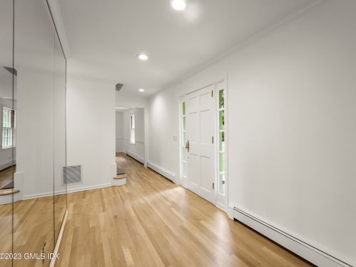 22 Plow Ln, Greenwich CT  06830-4825 exterior