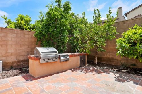 24 Constantine, Irvine CA  92620-3547 exterior