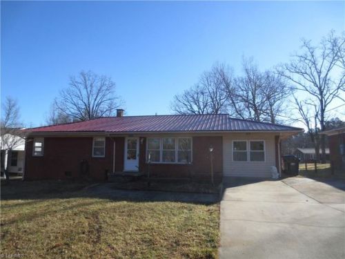 3609 Rocklane Dr, High Point, NC 27263-2925