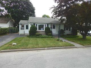 62 Massachusetts St, Cranston, RI 02920-5113