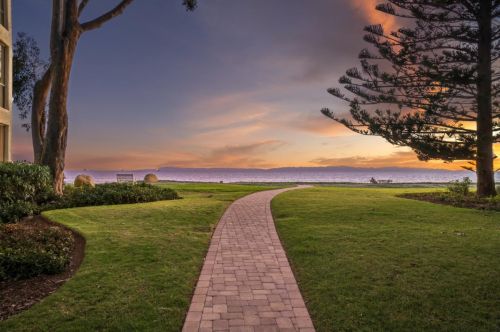 83 Seaview Dr, Santa Barbara, CA 93108-2852
