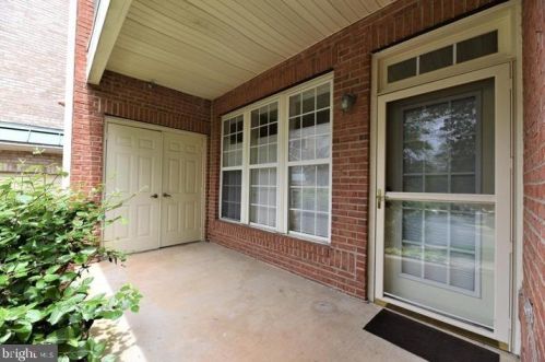 12170 Abington Hall Pl, Herndon, VA 20190-5846