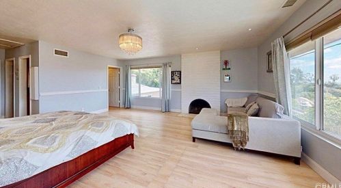 990 25 St, Upland CA 91784-1006 exterior