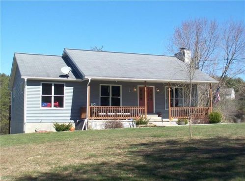 1101 Forest Hills Rd, Parkersburg, WV 26104-7826