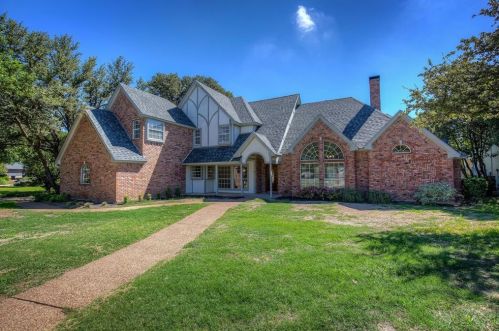 8520 Stonebrook Ct, Fort Worth TX  76179-3043 exterior