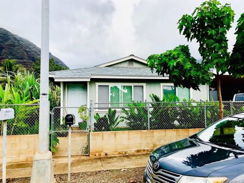 84-582 Kepue St, Nanakuli, HI 96792-1866