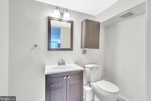 25 Amsterdam Rd, Trenton NJ 08620-1902 exterior