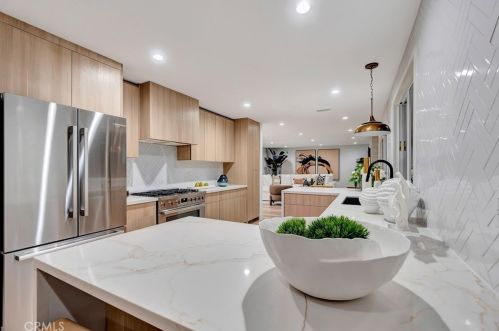 5892 Bellfield Ln, Huntington Beach CA  92648-1041 exterior