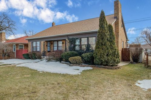 2209 5th Ave, Gary, IN 46404-1328