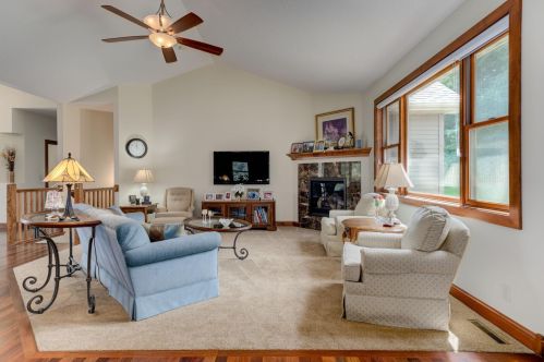 540 Fisher Cir, Saint Paul, MN 55127-7206
