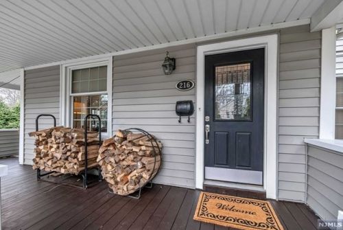 216 Park Ave, Allendale, NJ 07401-1909