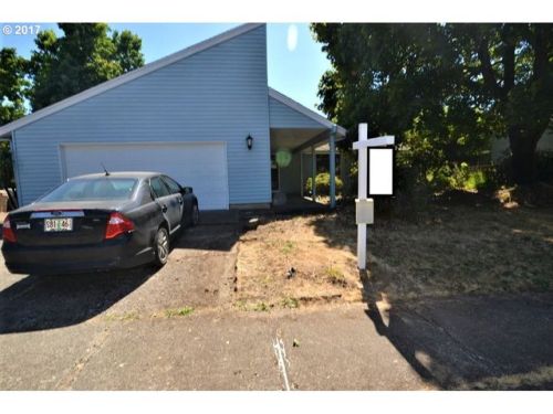 752 Randall Dr, Lebanon, OR 97355-4072