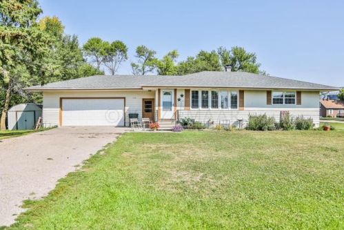 118 4th St, Grandin, ND 58038-4004