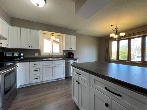 435 Park St, La Crescent, MN 55947-1166