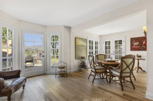 814 Links Vw Dr, Simi Valley CA 93065-6654 exterior