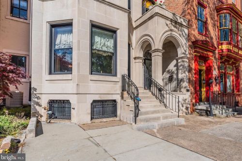 323 Front St, Harrisburg, PA 17101-1203