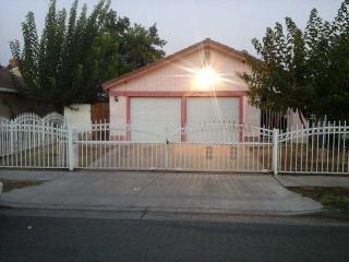 2209 Matus Ave, Fresno, CA 93725-1218