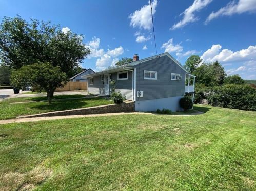 4 Notre Dame St, Coventry, RI 02816-7662