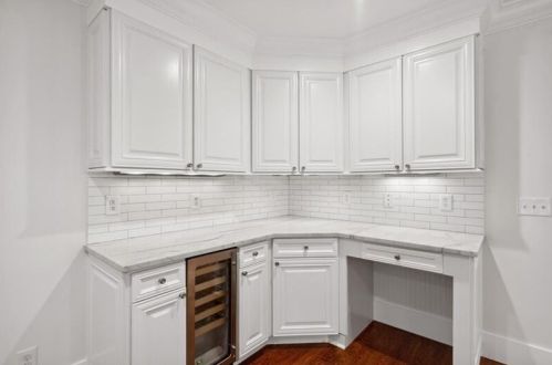 554 Mnr Rdg Dr, Atlanta GA  30305-3512 exterior