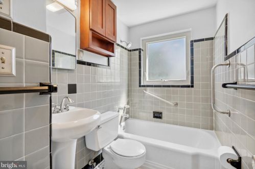 13 Dorann Ave, Princeton NJ  08540-3906 exterior
