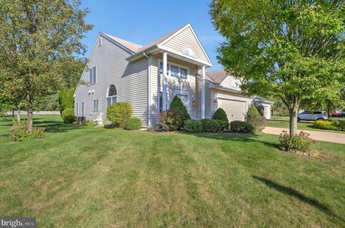 2 Oak Ridge Ct, Columbus, NJ 08022-1131