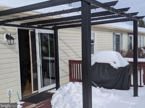 18 Sycamore Ln, Hanover PA 17331-4937 exterior