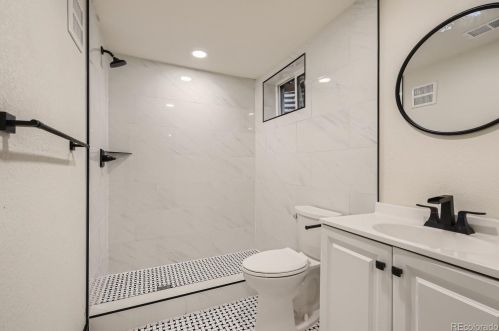 8526 Mineral Cir, Englewood CO 80112-2748 exterior