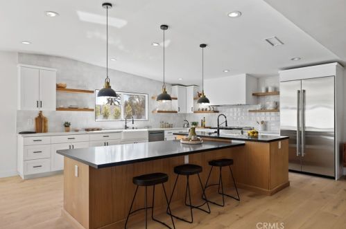 11872 Gladstone Dr, Santa Ana CA  92705-2938 exterior