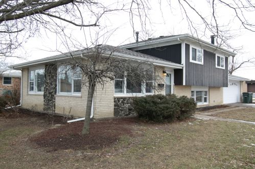 16425 Laura Ln, Oak Forest, IL 60452-4350